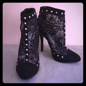NWOT Scene by ShoeDazzle Lace & Stud Booties